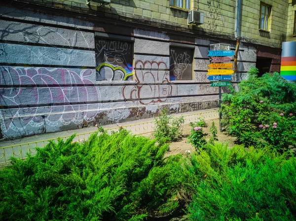 Zaporozhye Ukrajna 2018 Augusztus Street Jelzőtábla Mutató Útvonalak Irány — Stock Fotó