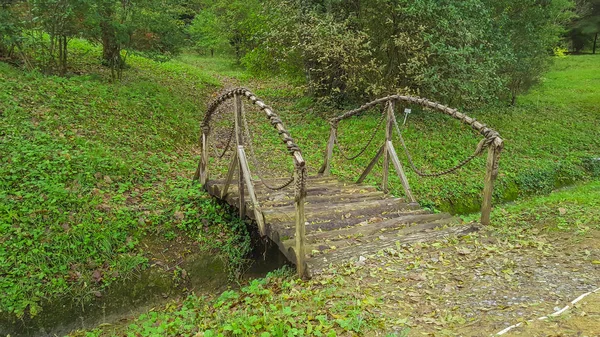 Holzbrücke Über Kleinen Fluss Ataturk Arboretum Istanbul Türkei Oktober 2015 — Stockfoto