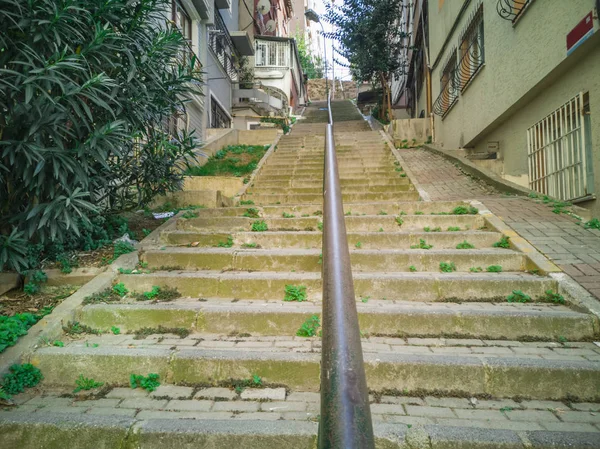 Eski metal Küpeşte yakın çekim fotoğraf.