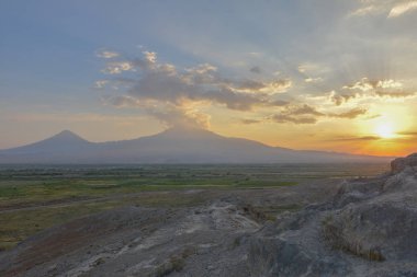 Ağrı Dağı, Ermenistan üzerinden günbatımı