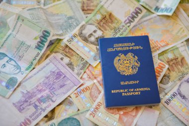 Ermenistan Cumhuriyeti pasaportu ve para