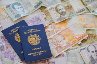 Ermenistan Cumhuriyeti pasaportu ve para