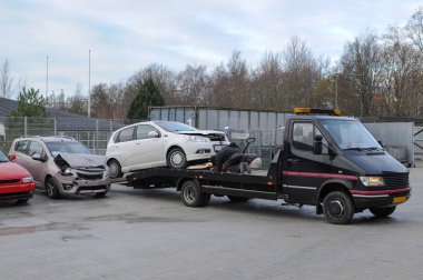 Kırık araba çekici sonra trafik kazası