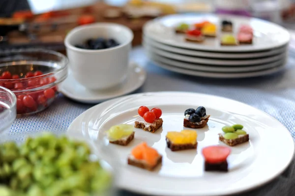 Mini Cakes Berry Mousse Caramel Fresh Berries Party Food — Stock Photo, Image