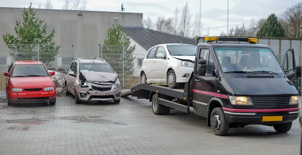 Kırık araba çekici sonra trafik kazası