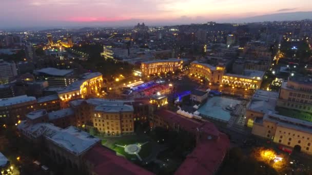 夜のシーン アルメニアの首都エレバンのビュー — ストック動画