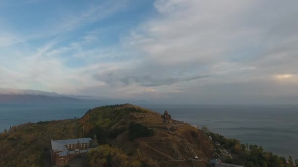 Армения Озеро Севан Севан Севанаванк — стоковое видео