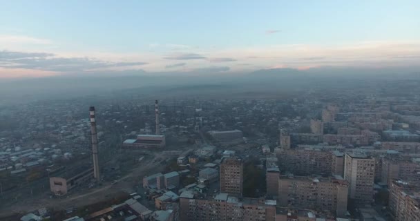 Vista Arial Los Edificios Ciudad Ereván Bajo Cielo Azul Armenia — Vídeo de stock