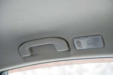 Arabada yolcu kolları