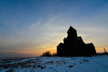 Kassakh river gorge yakınındaki Saghmosavank Manastırı. Ermenistan