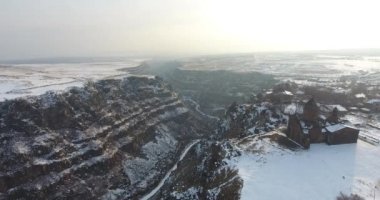 Kassakh river gorge yakınındaki Saghmosavank Manastırı. Ermenistan