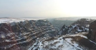 Kassakh river gorge yakınındaki Saghmosavank Manastırı. Ermenistan