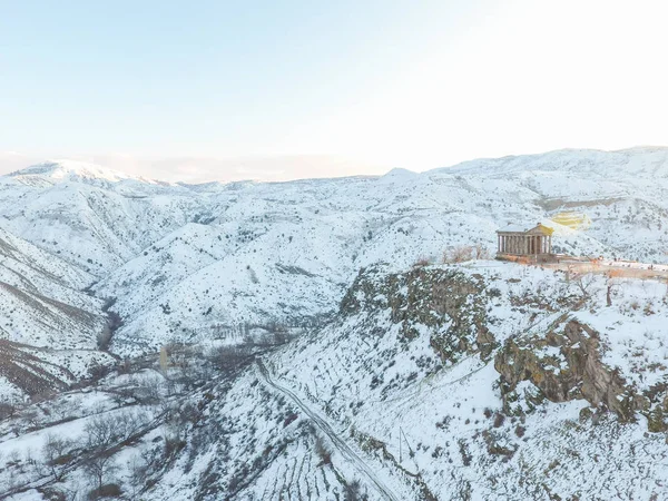 美丽的 Garni 寺庙在亚美尼亚 在冬天 — 图库照片