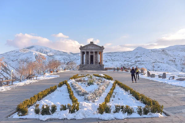 Güzel Garni tapınakta Ermenistan, kış.