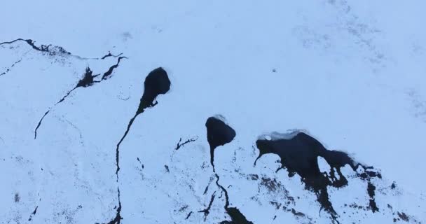 冬季景观 在晴朗的冬日冰封的湖面 — 图库视频影像