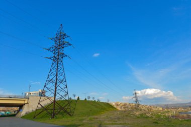 Güç Iletim kuleleri ve hatları