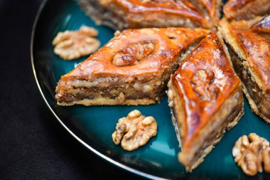 Cevizli Baklava. Ev yapımı fındıklı ve ballı baklava..