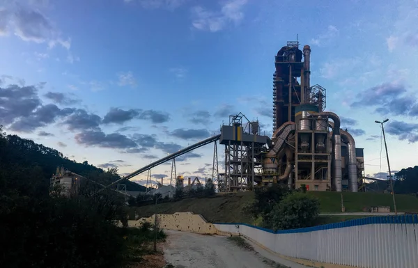 RIO BRANCO DO SUL, BRAZIL - 2018: Votorantim is a Cement Factory in Rio Branco do Sul, Brazil. Zdjęcia Stockowe bez tantiem