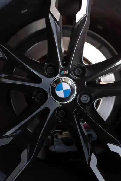 Berlin, Niemcy-styczeń 2019: logo BMW na samochodzie Obrazek Stockowy