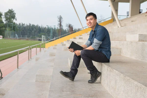 Joven Guapo Lindo Asiático Hombres Estudiante Sonrisas Universidad — Foto de Stock