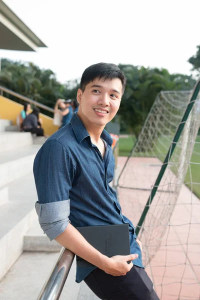 Joven Guapo Lindo Asiático Hombres Estudiante Sonrisas Universidad — Foto de Stock