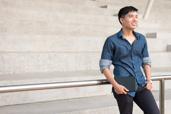 Joven Guapo Lindo Asiático Hombres Estudiante Sonríe Leer Libros Universidad — Foto de Stock