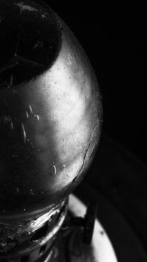 Siyah-beyaz Retro vintage eski yağ lambası ayrıntıları yakın çekim