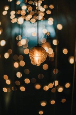 Işık karanlıkta bokeh arka plan ile