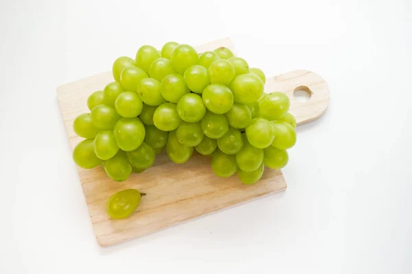 Green grapes on chopping board isolated on white background — Stock Photo, Image