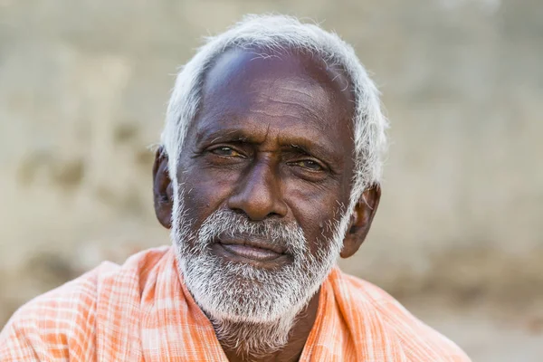 주황색 불명된 Sadhus 순례자 헌신의 초상화 — 스톡 사진