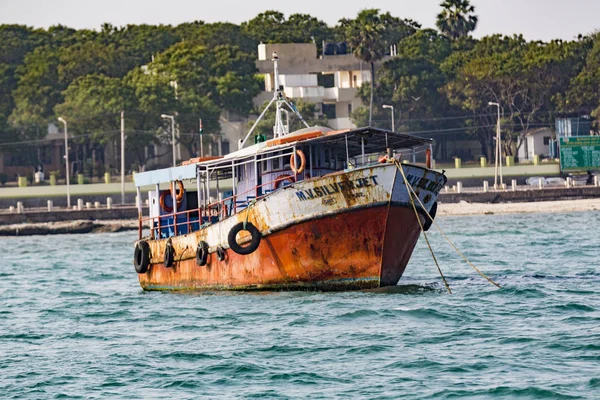 Altes Hölzernes Kleines Fischerboot Schwimmend Auf Dem Wasser Indien — Stockfoto