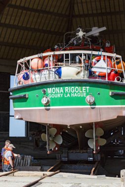 Belgesel yayın görüntü. Yaklaşık, Goury, Lahey burun, Fransa, Avrupa - 2018 olabilir. Hayat tekne garaja, denizin Raz Blanchard, dünyanın en güçlü gelgit akımları, kurtarma işlemi için hazır.