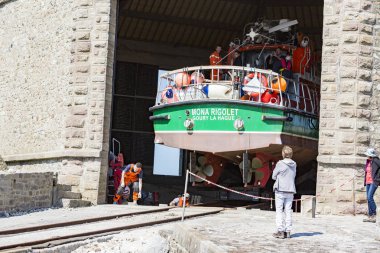 Belgesel yayın görüntü. Yaklaşık, Goury, Lahey burun, Fransa, Avrupa - 2018 olabilir. Hayat tekne garaja, denizin Raz Blanchard, dünyanın en güçlü gelgit akımları, kurtarma işlemi için hazır.