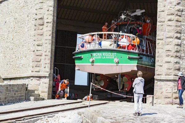 Belgesel yayın görüntü. Yaklaşık, Goury, Lahey burun, Fransa, Avrupa - 2018 olabilir. Hayat tekne garaja, denizin Raz Blanchard, dünyanın en güçlü gelgit akımları, kurtarma işlemi için hazır.