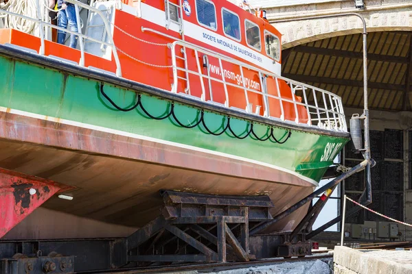 Belgesel yayın görüntü. Yaklaşık, Goury, Lahey burun, Fransa, Avrupa - 2018 olabilir. Hayat tekne gel Raz Blanchard, dünyanın en güçlü gelgit akımları, kurtarma operasyonu için denize gitmek için ray üzerinde Garage.