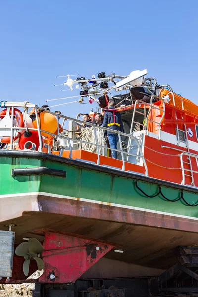 Belgesel yayın görüntü. Yaklaşık, Goury, Lahey burun, Fransa, Avrupa - 2018 olabilir. Hayat tekne gel Raz Blanchard, dünyanın en güçlü gelgit akımları, kurtarma operasyonu için denize gitmek için ray üzerinde Garage.