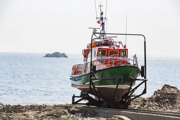 Belgesel yayın görüntü. Yaklaşık, Goury, Lahey burun, Fransa, Avrupa - 2018 olabilir. Hayat tekne gel Raz Blanchard, dünyanın en güçlü gelgit akımları, kurtarma operasyonu için denize gitmek için ray üzerinde Garage.
