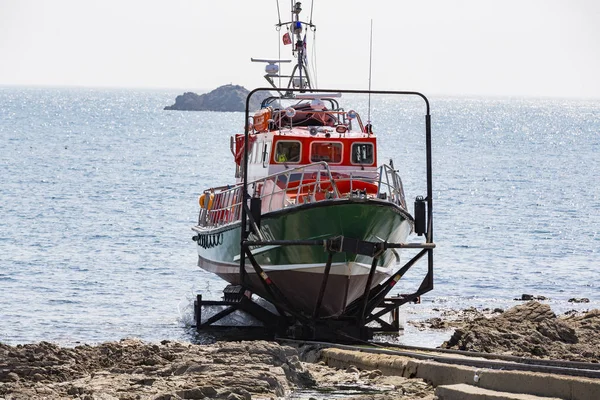 Belgesel yayın görüntü. Yaklaşık, Goury, Lahey burun, Fransa, Avrupa - 2018 olabilir. Hayat tekne gel Raz Blanchard, dünyanın en güçlü gelgit akımları, kurtarma operasyonu için denize gitmek için ray üzerinde Garage.