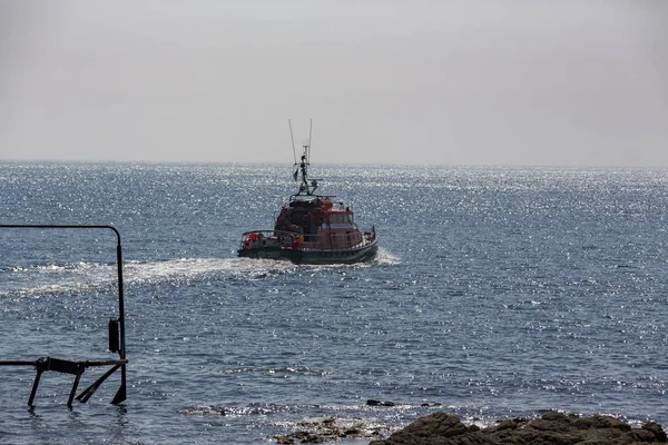 Belgesel yayın görüntü. Yaklaşık, Goury, Lahey burun, Fransa, Avrupa - 2018 olabilir. Deniz, Raz Blanchard, dünyanın en güçlü gelgit akımları, kurtarma işlemi için hazır teknede yaşam.
