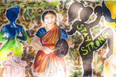 Belgesel yayın. Pondichery, Puduchery, Tamil Nadu, Hindistan - 8 Mart 2018. Uluslararası kadın günü için kimliği belirsiz kız öğrenciler kadın günün açık sembolleri boya vardır. Özgürlük