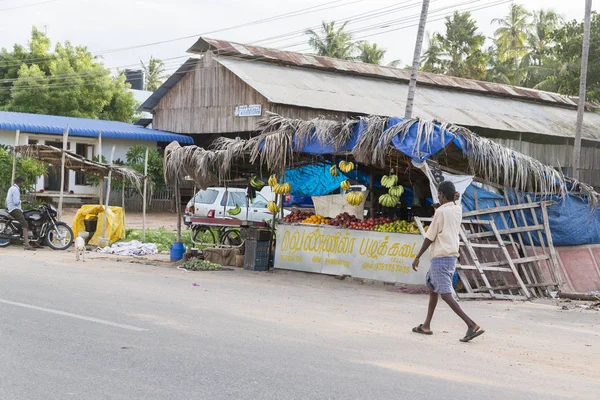 stock image PONDICHERY, PUDUCHERRY, TAMIL NADU, INDIA - SEPTEMBER CIRCA, 2017. Different scenes of Indian street vendor with fresh vegetables and fruits along the road.