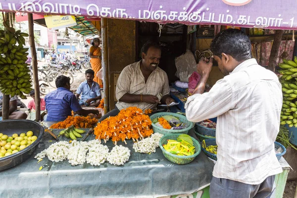 Пондичери Путчерри Тамил Наду Индия Септемед 2017 Неизвестный Уличный Торговец — стоковое фото