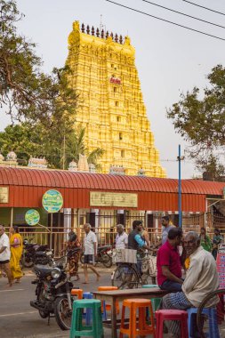Rameshwaram Arulmigu Ramanathaswamy sarı tapınakta görünümünü. Hindistan
