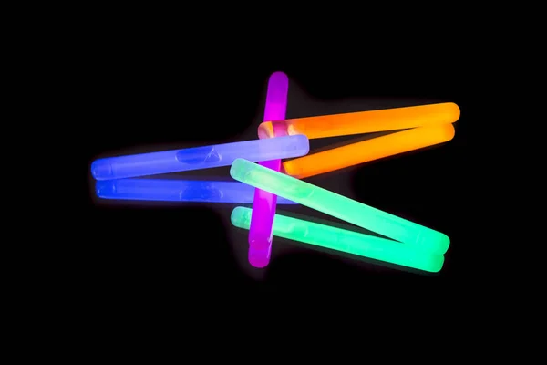 Färgglada Fluorescerande Ljus Neon Glow Stick Spegel Speglar Svart Bakgrund — Stockfoto