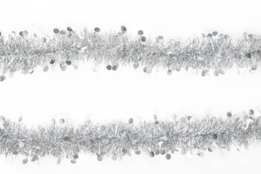Beyaz arka plan üzerinde Noel gümüş gri garland fotoğraf.