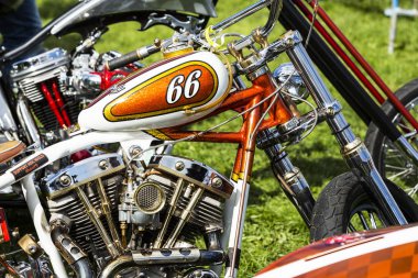 Evreux, Fransa - 16 Eylül 2018. Kırpılmış görüntü yeni parlak motosiklet motosiklet motoru. Motorcu şeyler, Harley Davidson ticari marka