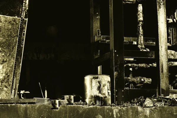 Przemyśle Uszkodzoną Supermarket Podpalenie Ogień Szczątkami Nagraj Skręcone Metalowe Struktury — Zdjęcie stockowe