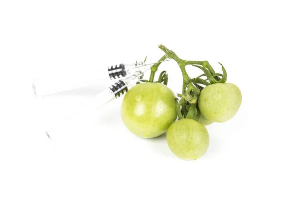 Små Gröna Tomater Druva Med Spruta Begreppet Icke Ekologiska Livsmedel — Stockfoto