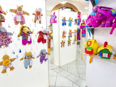 Küçük renkli renkli çanta oyuncak dükkanı güzel renkli el yapımı yapılan Hindistan