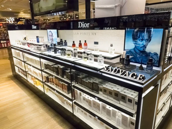 Paris Fransa Kasım 2018 Duty Free Mağaza Rafında Dior Marka — Stok fotoğraf
